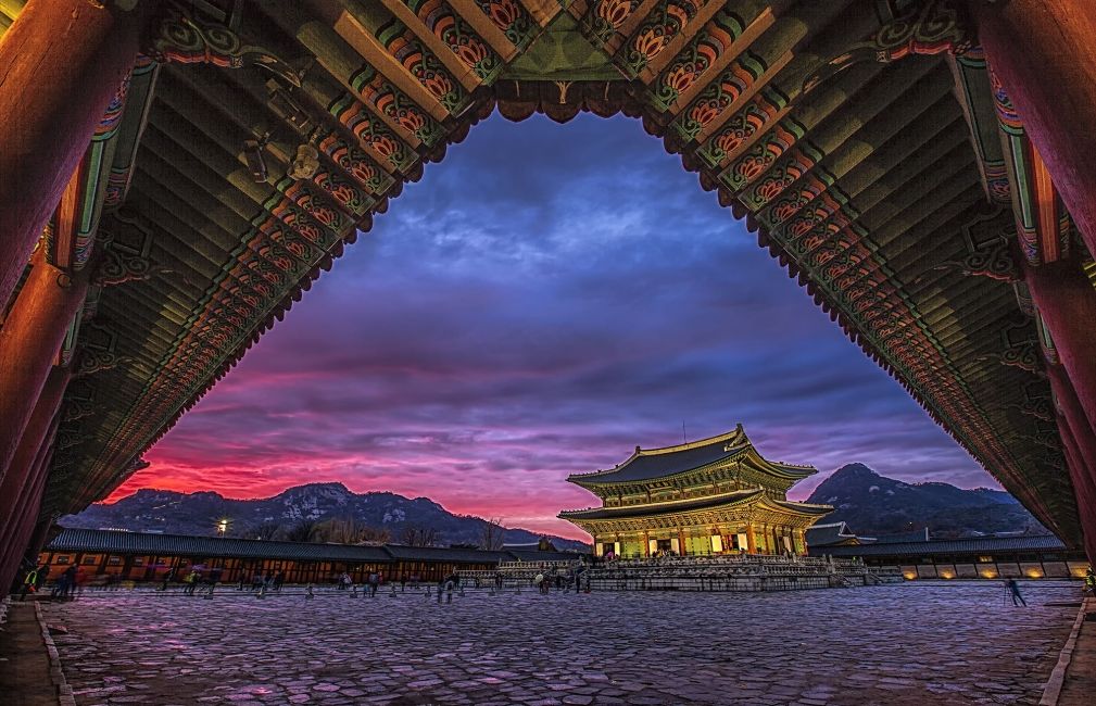 seoul temple night sunset
