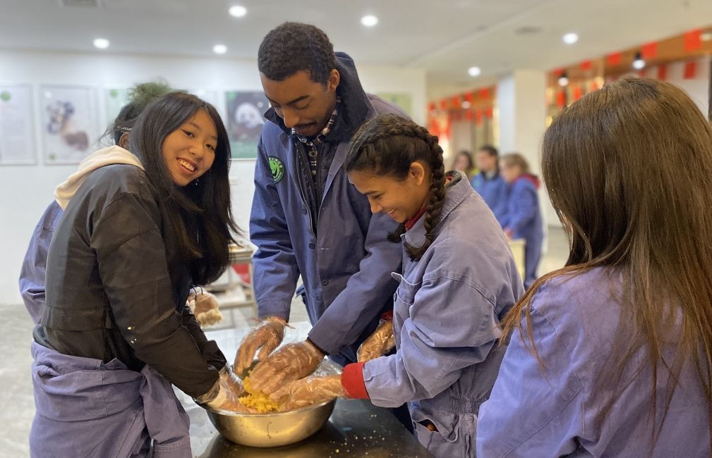 yunnan students make food