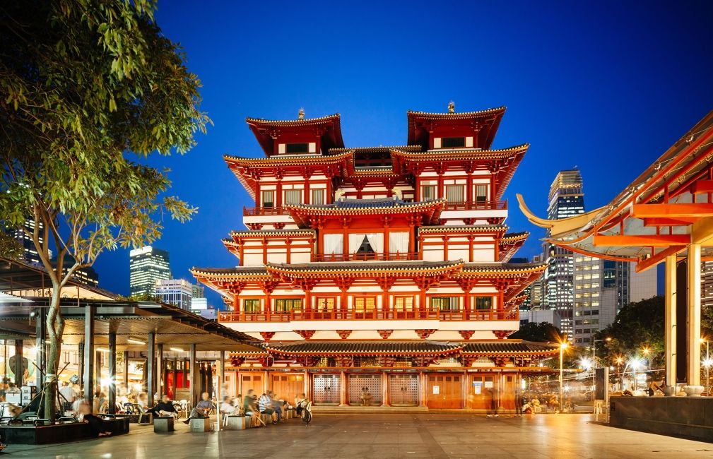 red temple singapore night lit up