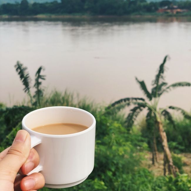 barcelona coffee cup lake