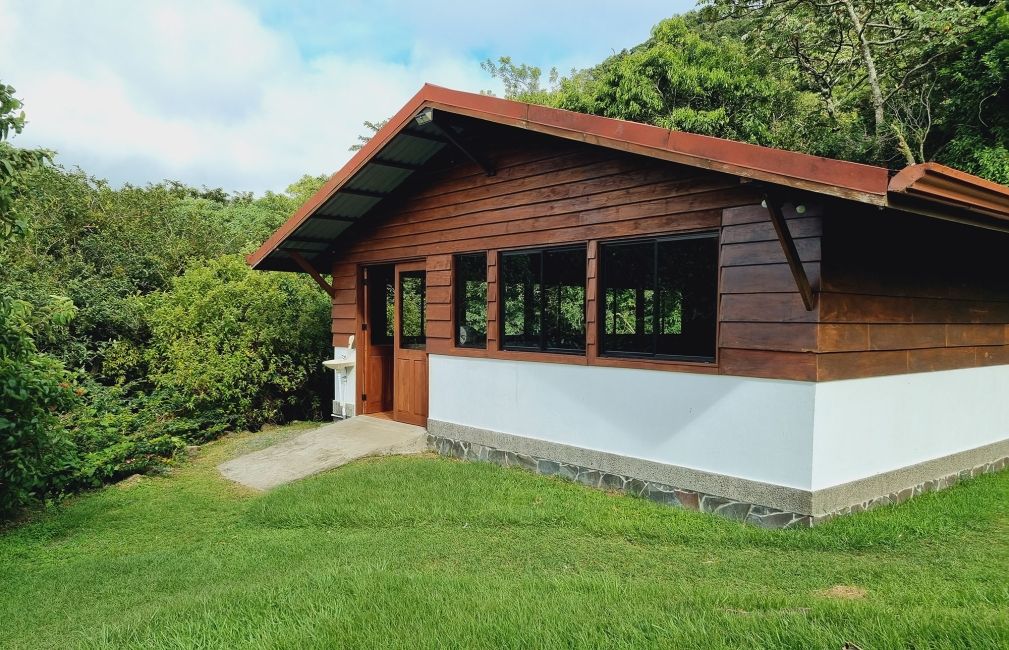 monteverde exterior building classroom