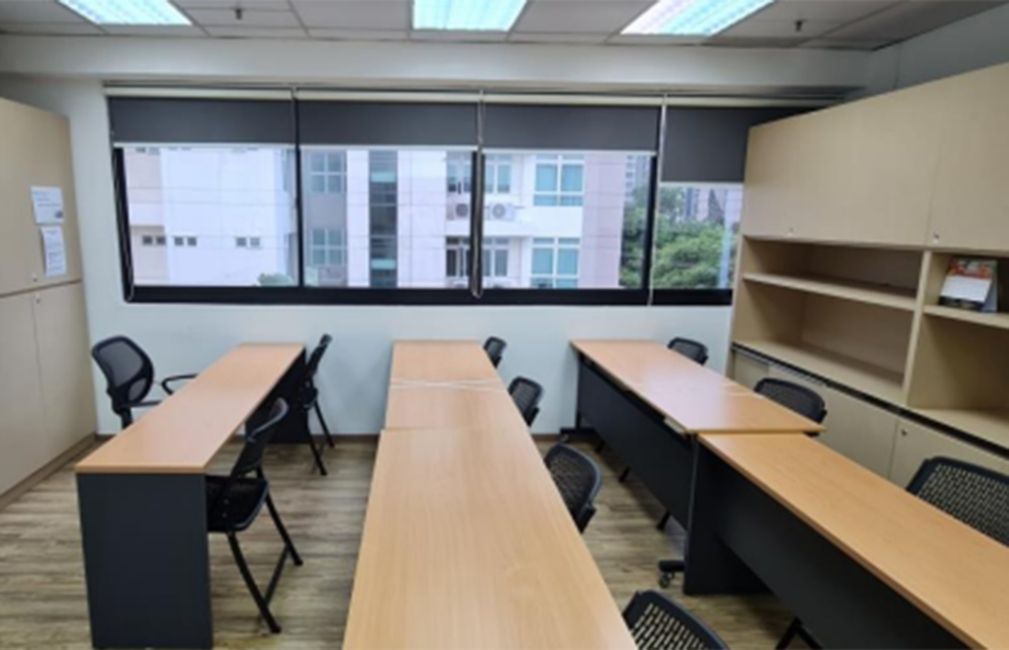 ciee singapore classroom desks chairs