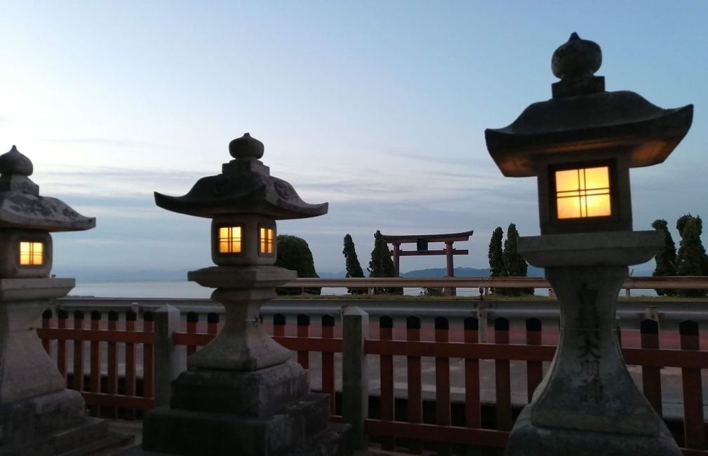 kyoto lanterns night time sky