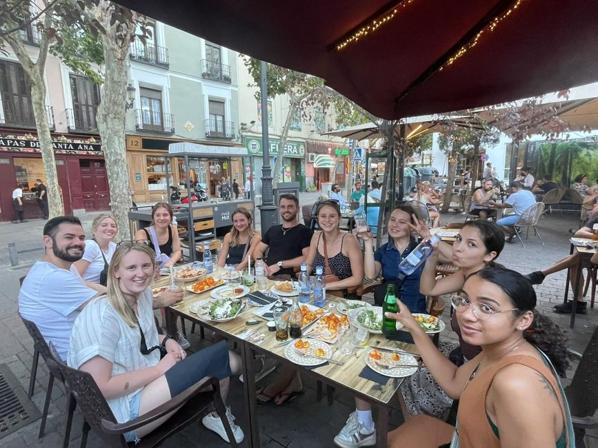 Madrid students at cafe