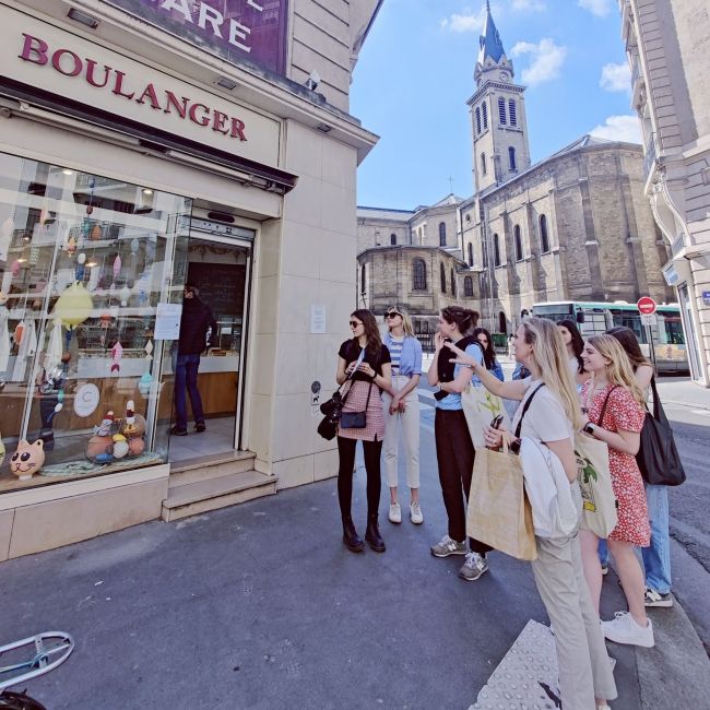 paris students walk around town