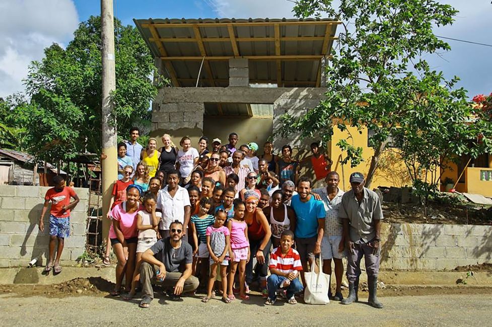 santiago dr large student group in street