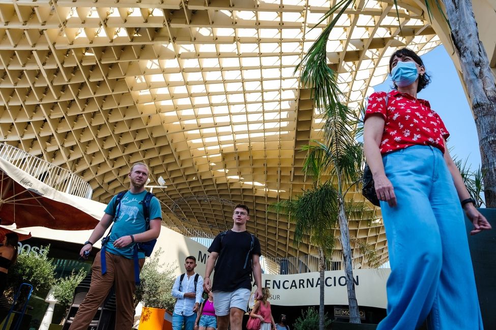 seville students under a setas