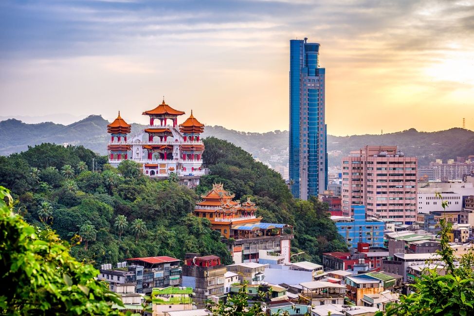 taipei cityscape old and new