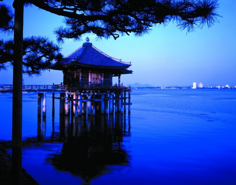 tokyo dock in a purple sky