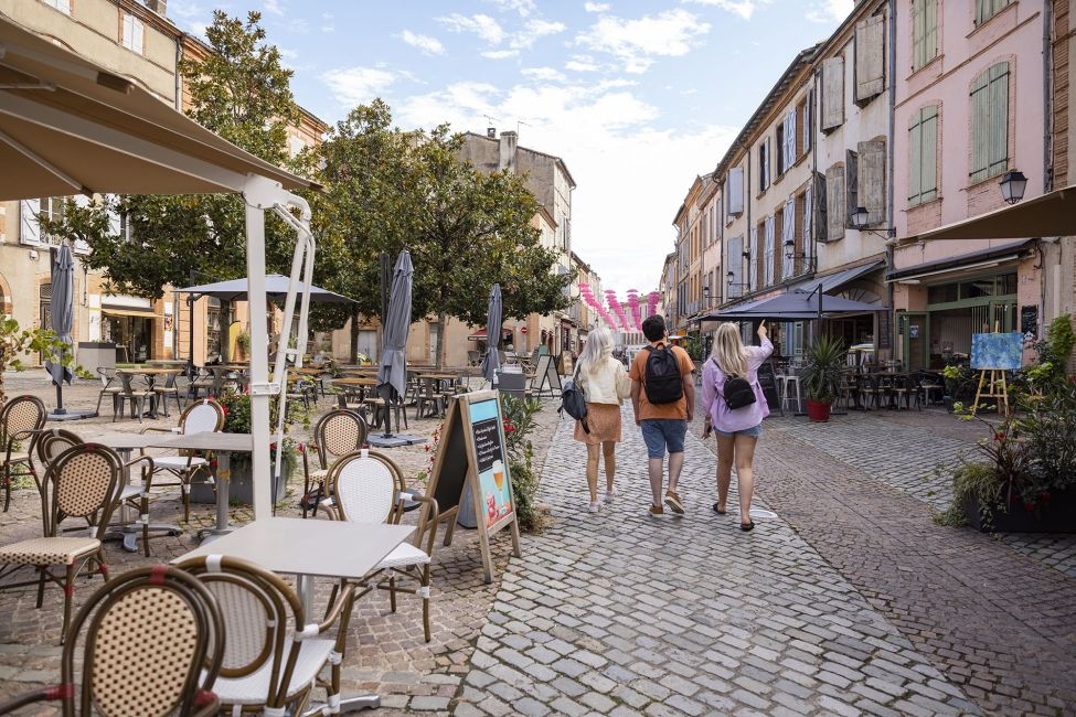 toulouse students walking on cobbled street