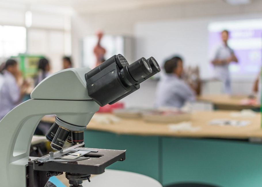 yucatan microscope in classroom