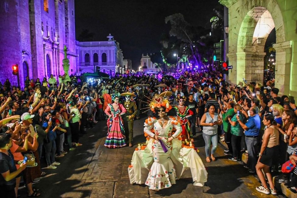 yucatan parade at night