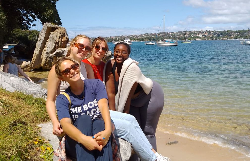 sydney beach girls