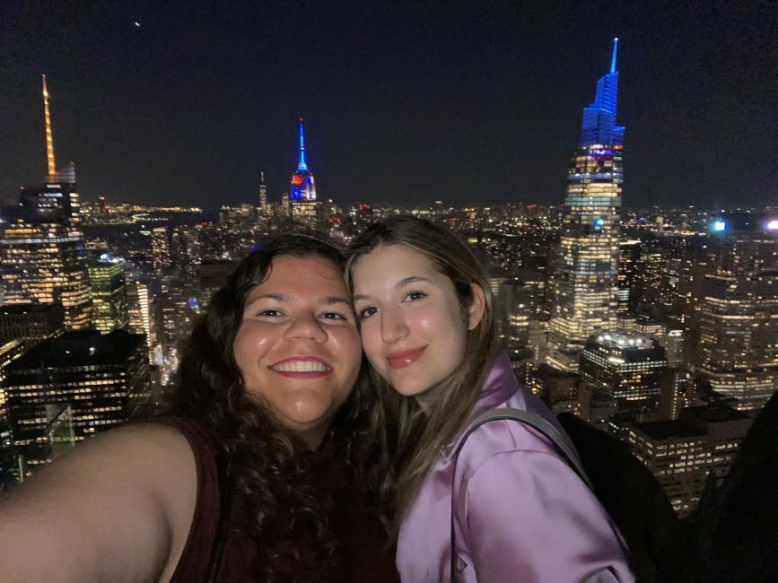 A selfie of Eleni and a friend in front of the new york city manhattan skyline