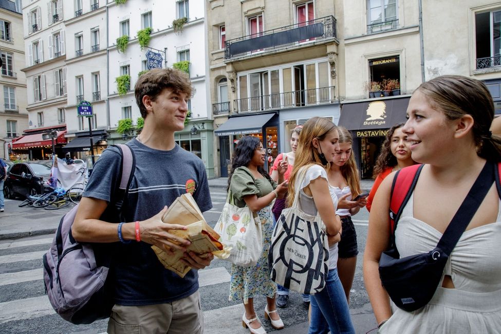 Summer_Students exploring Montmartre in Paris.jpg