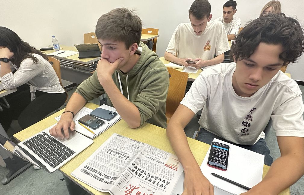 finance students abroad classroom learning