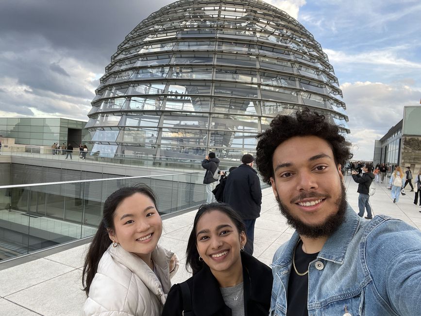Student selfie in front of Berlin's Reichstag