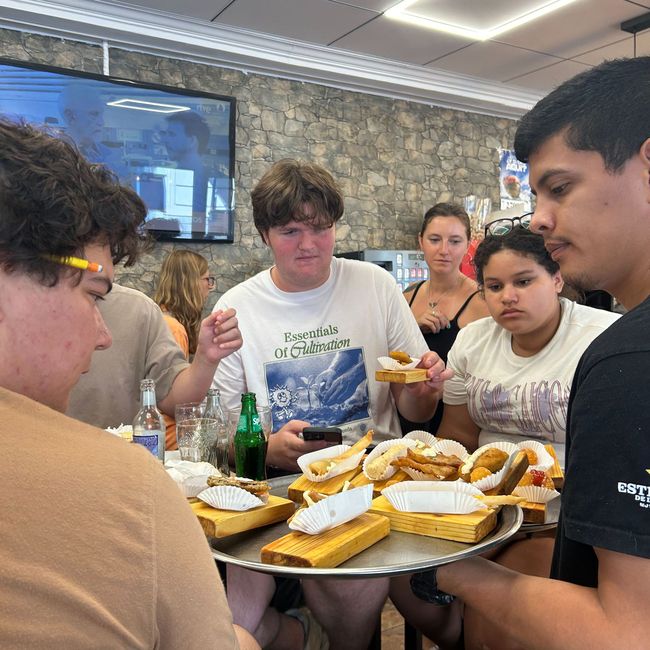 alicante-enjoying-tapas.jpg