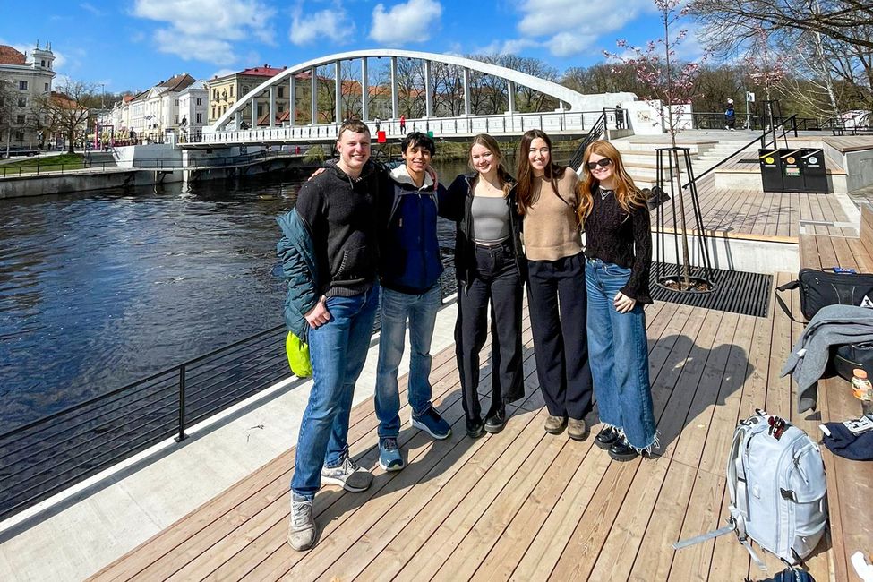 tallinn-students-tartu-bridge