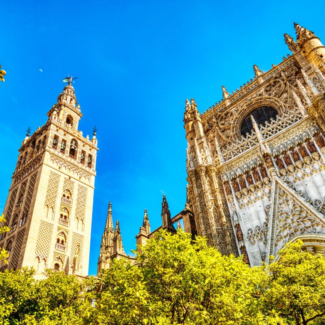 seville-giralda-tower-seville-cathedral