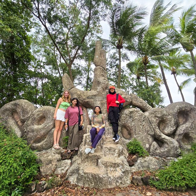 singapore-students-sentosa-island-rock-sculpture