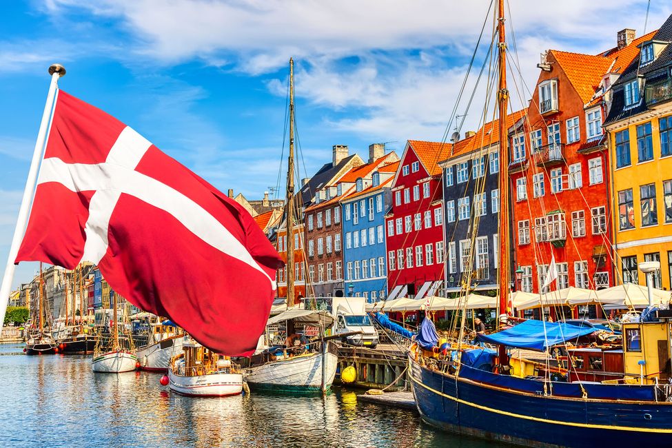 nyhavn-port-in-the-center-of-copenhagen-denmark.jpg