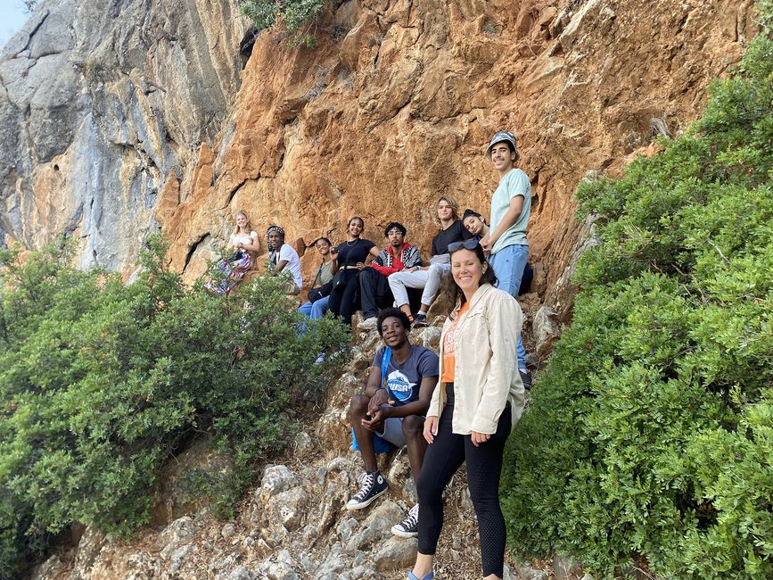 rabat_students-and-program-leader-on-excursion-morocco.jpg