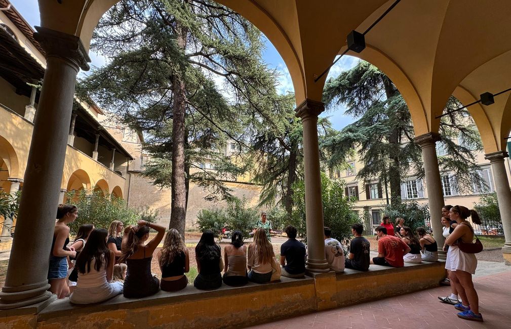 florence students walking abroad