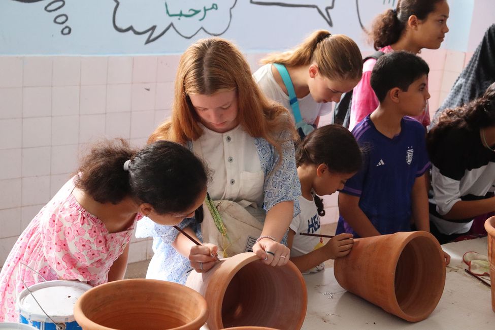 Students volunteering at organization in Morocco