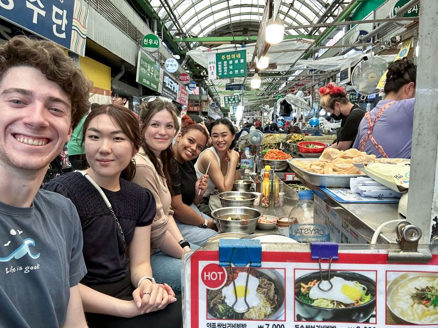 seoul-group-street-food-vendor