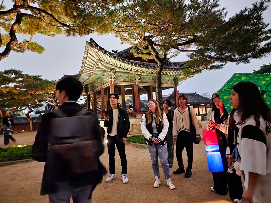 seoul-palace-ghost-tour-pagoda