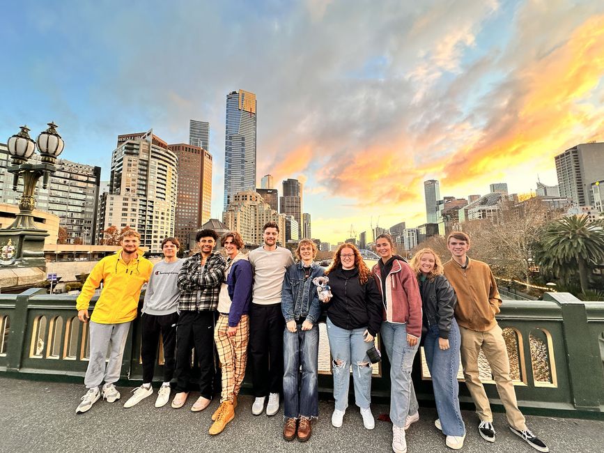melbourne-students-bridge-sunset