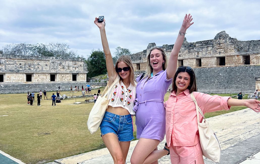 merida-three-girls-posing-maya-ruins