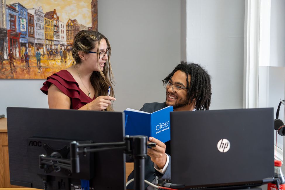 fddo-2025-interns-talking-computer