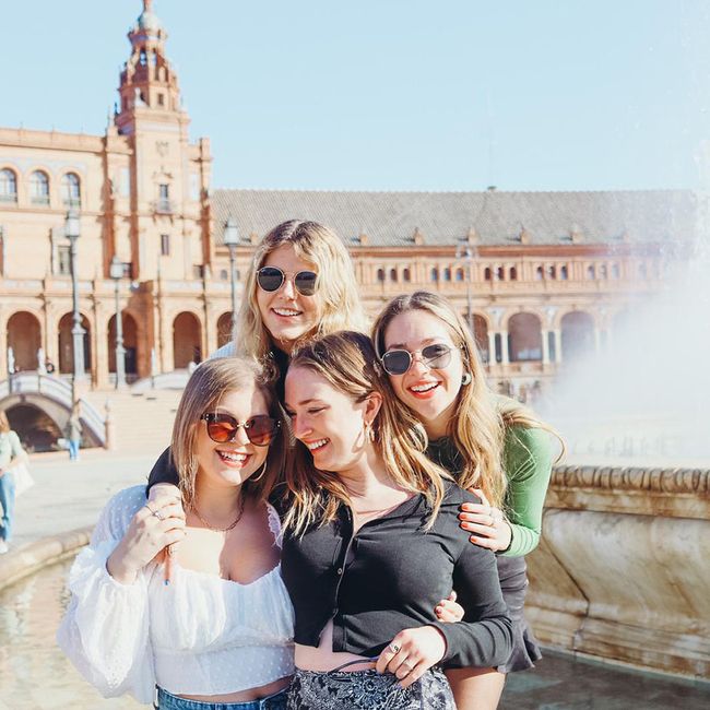 su26-summer-popup-seville-four-girls-plaza-espana 900x900