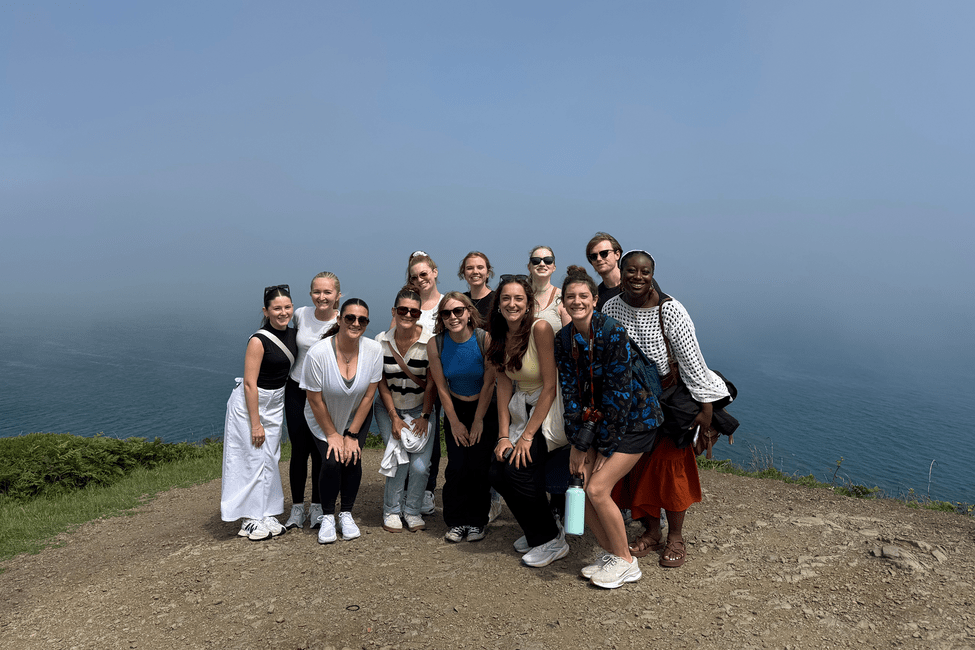 ireland-group-hike-ocean-overlook