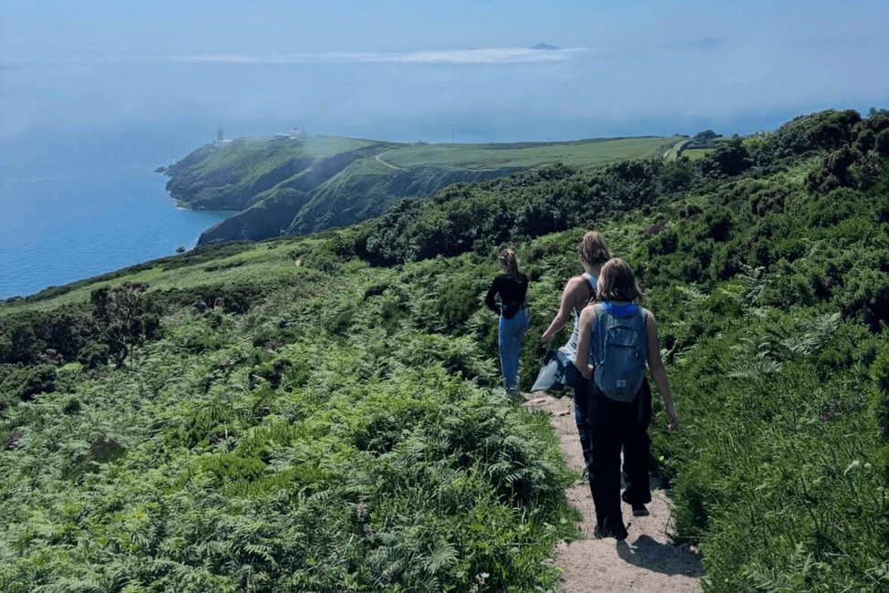 ireland-hiking-ocean-overlook-cliffs