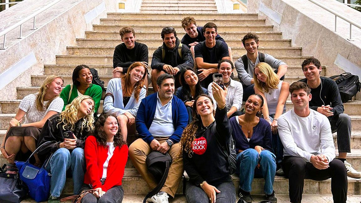lisbon-large-student-group-photo-steps