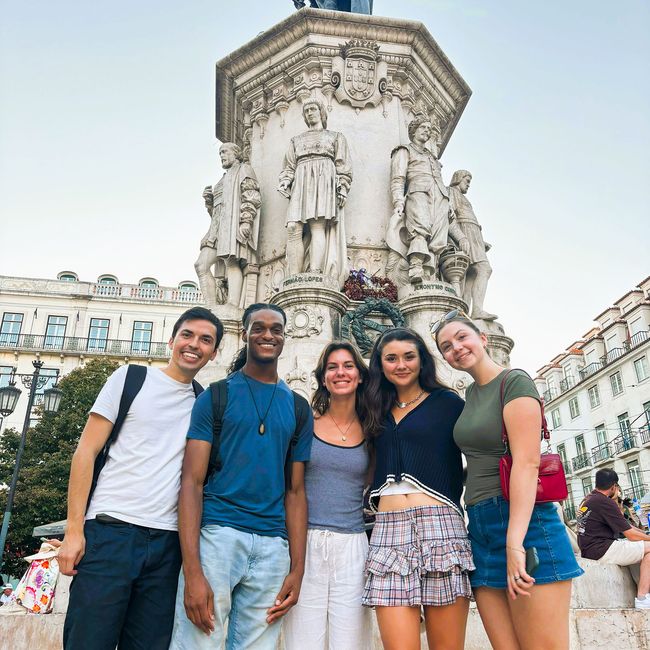 lisbon-small-student-group-posing-statue
