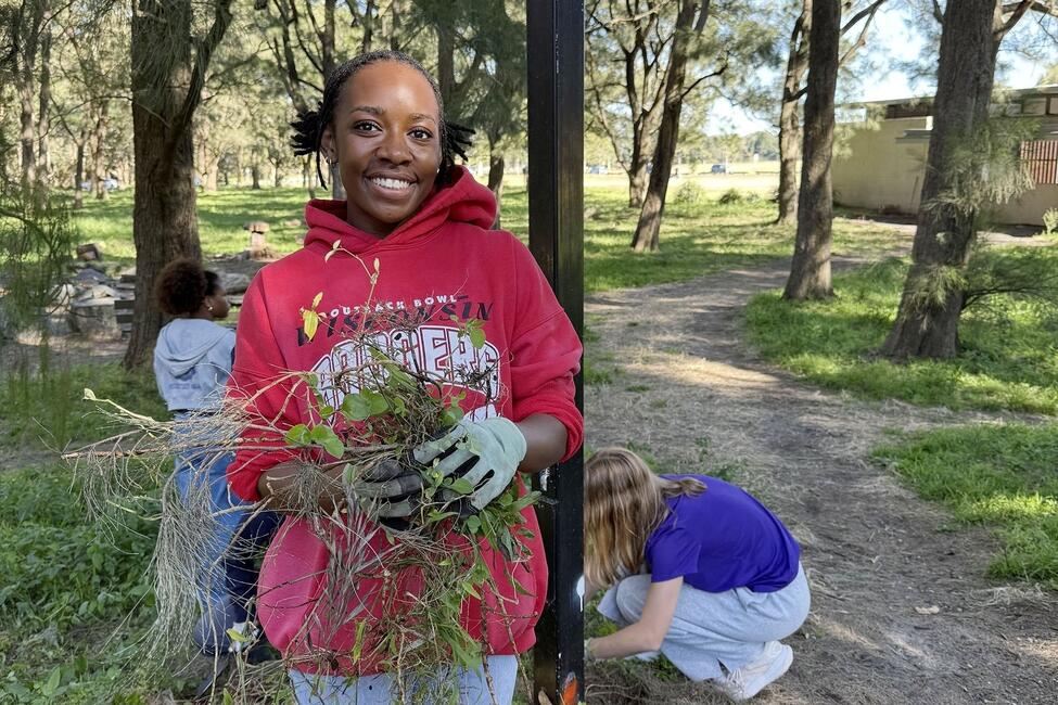 hssa sydney student participating in clean up