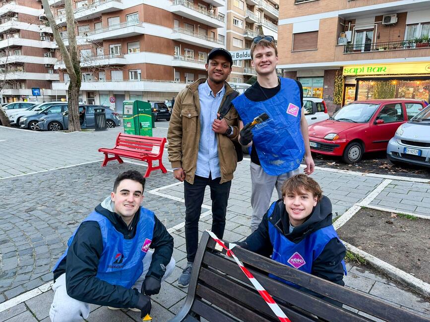 rome-ccii-four-male-students-volunteering-retake-rome