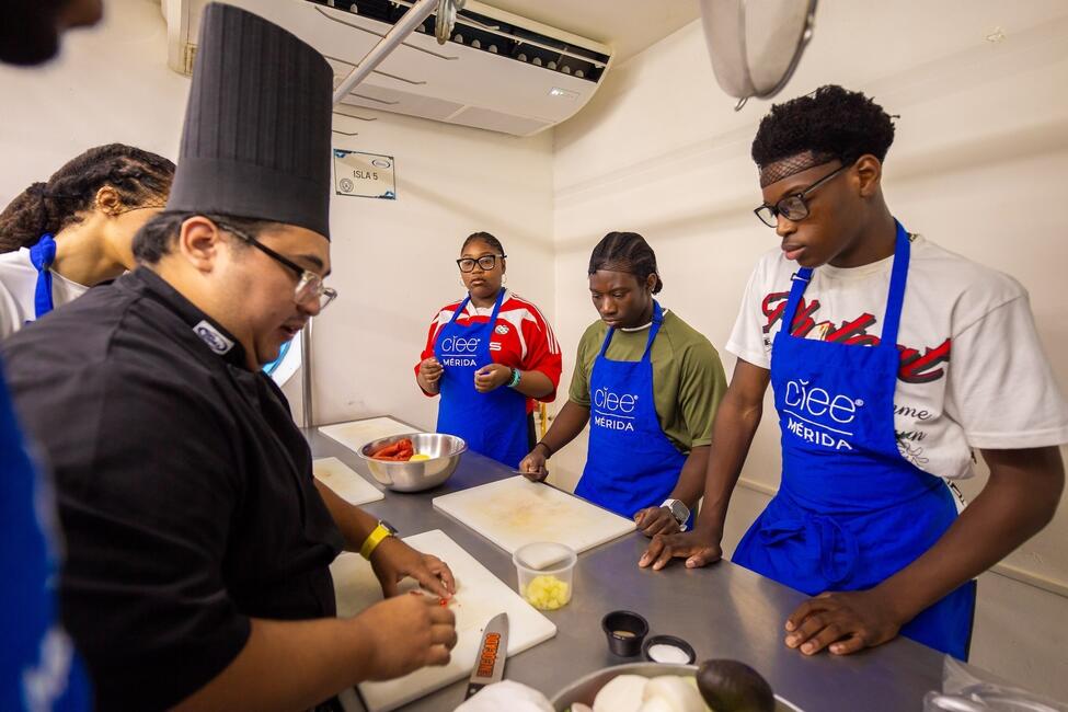 CIEE Good Neighbor Kitchen students learn culinary skills from a local chef in Mérida, Mexico.
