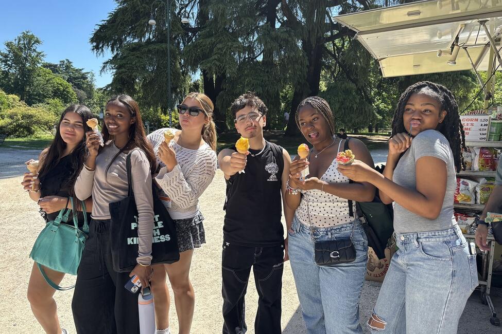 hssa-milan-students-with-gelato.jpeg