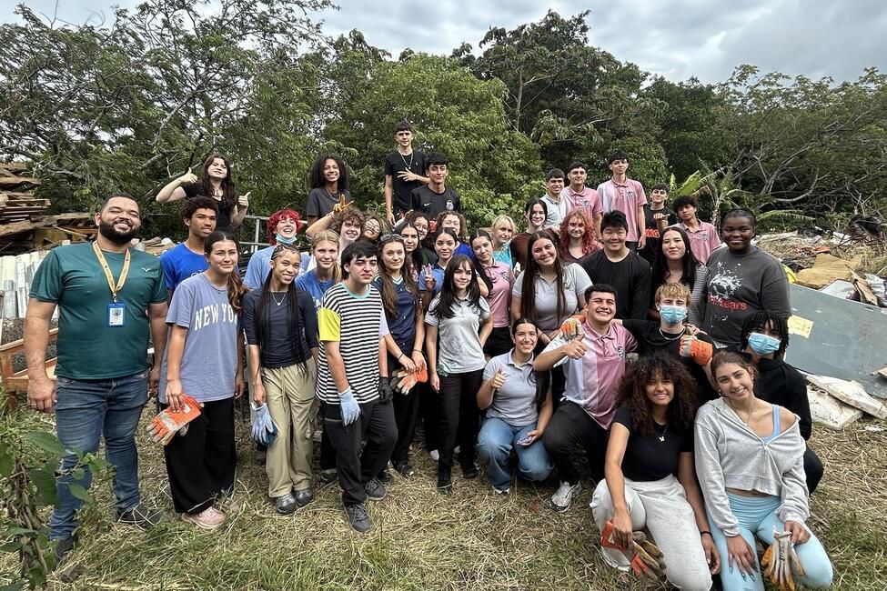 hssa-monteverde-students-at-service-project.JPG