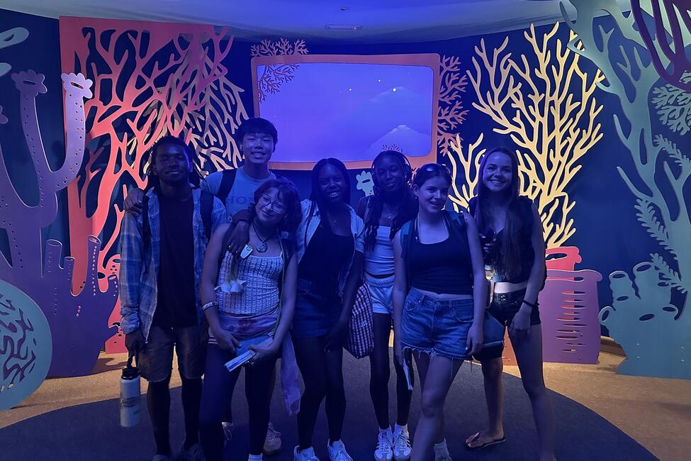 hssa-palma-students-at-an-aquarium.JPG