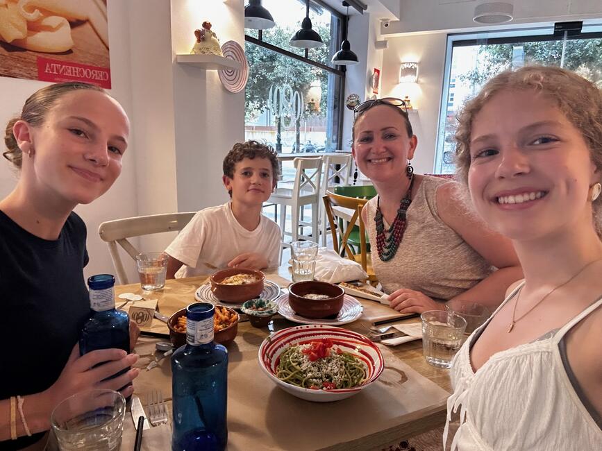 student with host family in palma