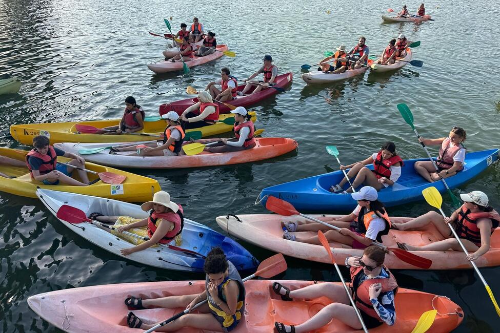 students-kayaking-in-seville.jpeg
