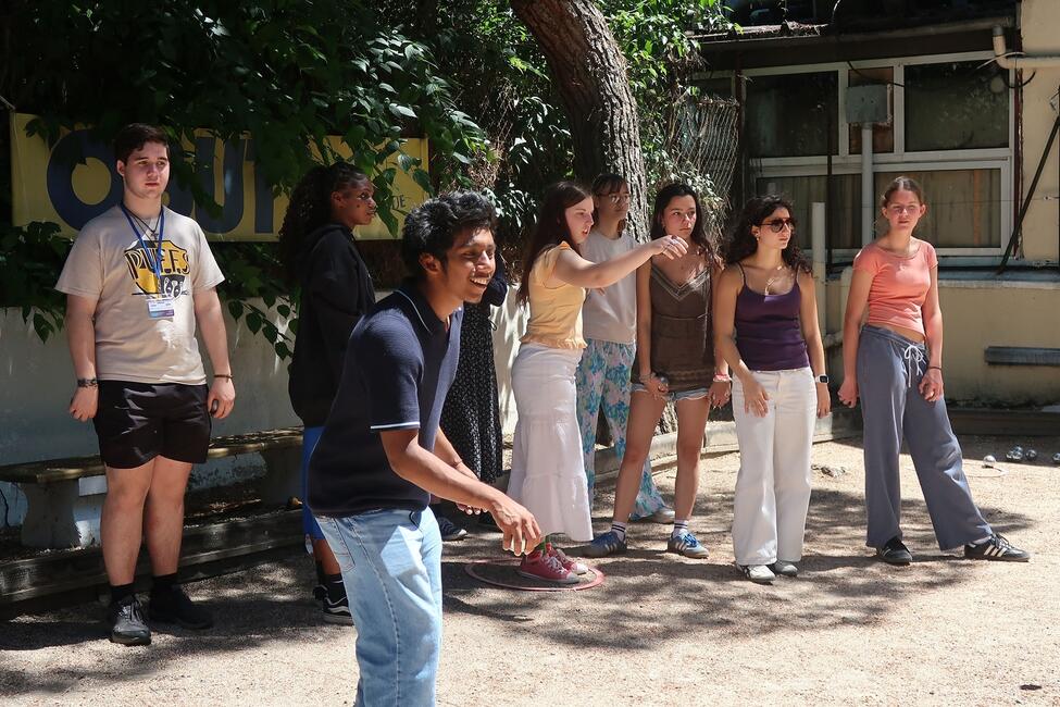 hssa-toulouse-students-playing-petanque.JPG