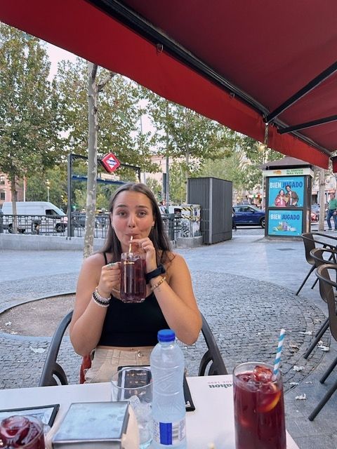 Drinking a tinto de verano