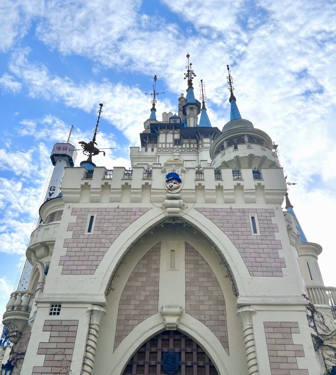 The pinnacle castle of Lotte World.